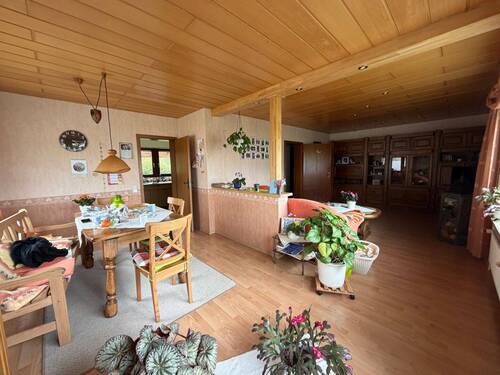 Teilansicht vom Wohn- und Esszimmer - 