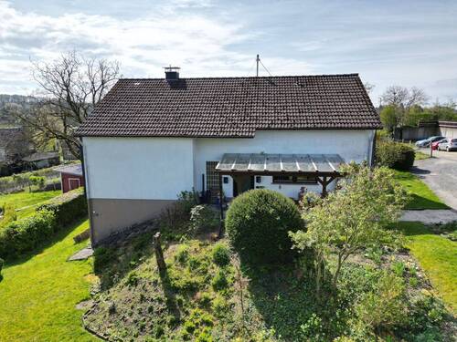 Ansicht vom Wohnhaus 
- 6 Zimmer Einfamilienhaus in Reichshof