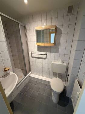 Badezimmer mit Dusche - 