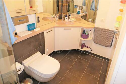 Badezimmer mit WC - 