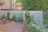 Terrasse mit Grenzzaun - 
