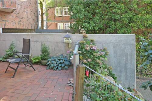 Terrasse mit Grenzzaun - 