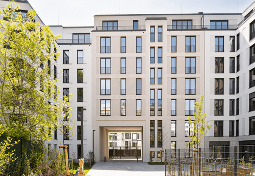 Innenhofeingang - 3 Zimmer Etagenwohnung zum Kaufen in Berlin