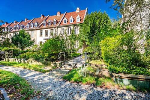 Hauseingang - 6 Zimmer Reihenendhaus zum Kaufen in Berlin-Lankwitz