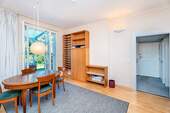 Wohnzimmer mit Blick zur Terrasse - 6 Zimmer Reihenendhaus in Berlin-Lankwitz