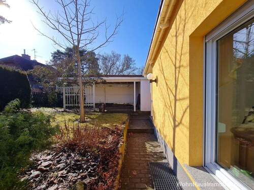 Weg zum Carport - 