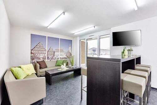 Lounge 1.jpg - 