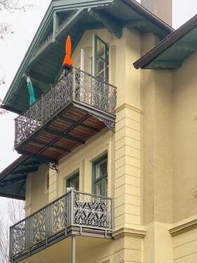 30Hausansicht mit Balkonen.jpg - 