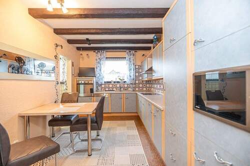 Die Essecke passt perfekt in den Raum - 