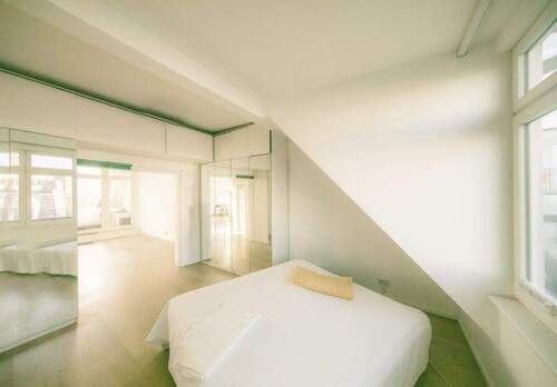 Schlafzimmer mit Einbauschränken - 