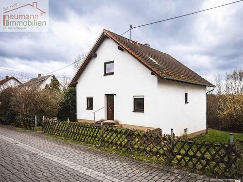 Straßenansicht - 4 Zimmer Einfamilienhaus zum Kaufen in Neustadt /Rahms