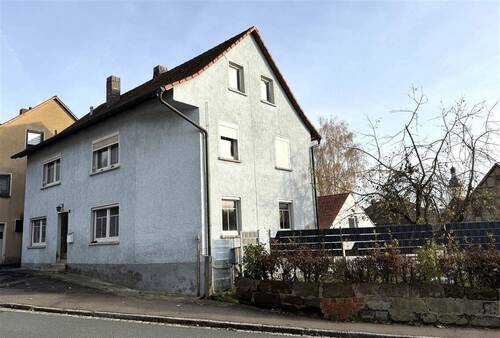 Nord - West Ansicht - Ausbauhaus mit viel Wohnfläche in Obernzenn