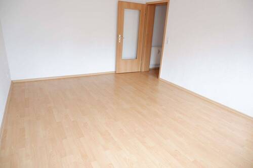 Wohnzimmer - 2 Zimmer Etagenwohnung zur Miete in Chemnitz