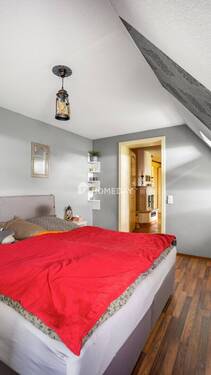 1. OG Schlafzimmer 2 - 