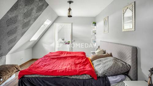 1. OG Schlafzimmer 1 - 