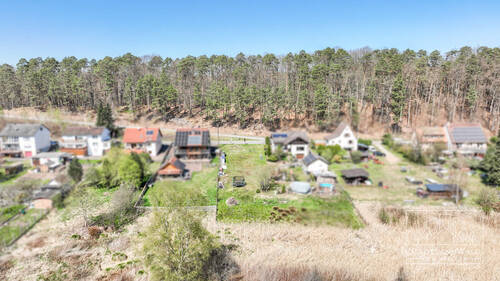 Blick vom Feld auf Bauplatz - 