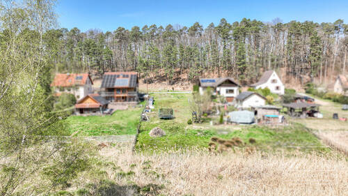 Blick vom Feld auf Bauplatz - 
