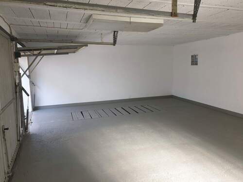 Doppelgarage mit Grube - 1 Zimmer Mehrfamilienhaus, Wohnhaus in Neunkirchen-Wellesweiler