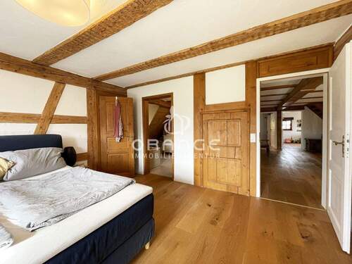 Links gehts zum Elternbad, rechts zur Galerie - 