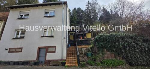 Bild 1 - Ein- bis Zweifamilienhaus mit großem Grundstück in Wiesbach