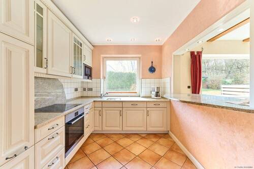 Küche, Durchreiche zum Wohnzimmer - 