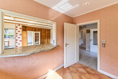 Blick aus dem Wohnzimmer zur Küche - 