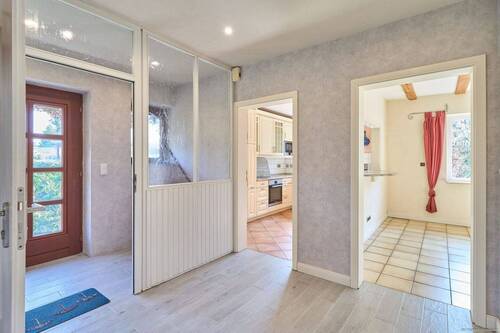 Diele, Blick zur Küche und ins Wohnzimmer - 