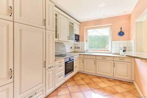 Küche mit Einbauküche - 