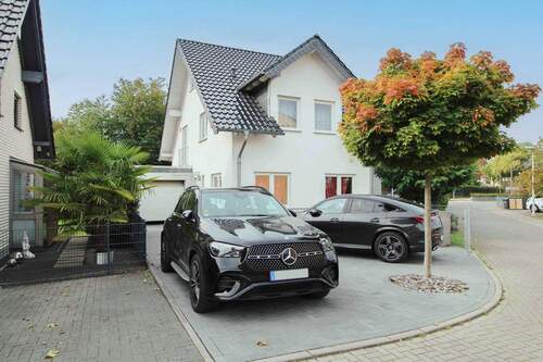 Hausansicht - Bonn-Beuel: Modernes Einfamilienhaus (Bj. 2007) in begehrter Lage nahe Telekom Campus