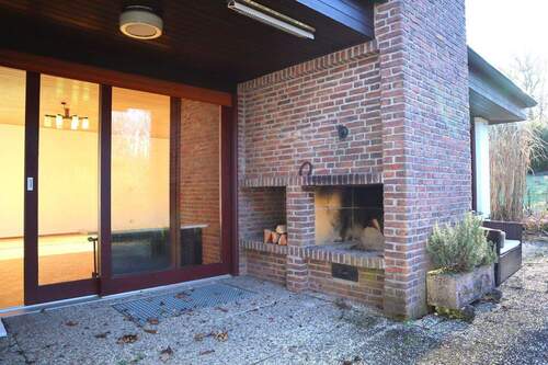 Terrassenzugang mit Außenkamin - 