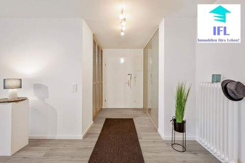 Eingangsbereich mit Schränken - 