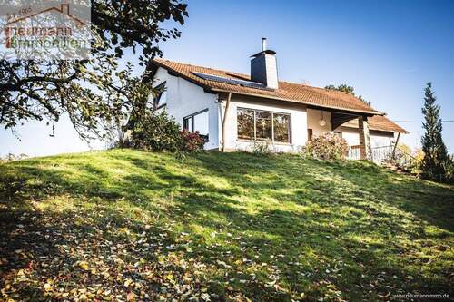 Ansicht - 9 Zimmer Mehrfamilienhaus, Wohnhaus zum Kaufen in Breitscheid