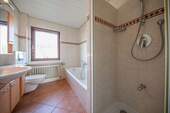 Erdgeschoss - Vollbad - 