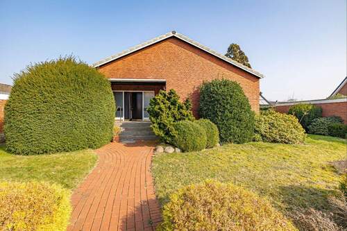 Außen - Zugang - 4 Zimmer Bungalow zum Kaufen in Büdelsdorf