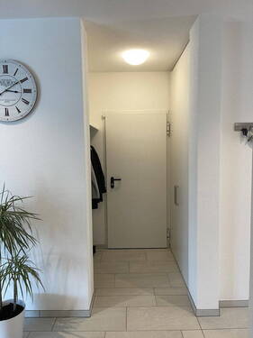 Durchgang zur Garage - 