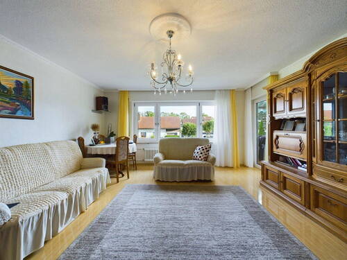 Wohnzimmer - !!Ohne Käuferprovision!! schöne 3,5-Zimmer-Wohnung mit EBK, Balkon, Keller und Garage in Gaildorf