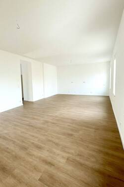 Blick Richtung Küche vom Wohnbereich - Exklusive Loft-Obergeschosswohnung-75 m² Neubauqualität mit 3m Deckenhöhe & hochwertiger Einbauküche