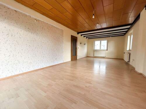 Wohnzimmer - 4 Zimmer Einfamilienhaus zum Kaufen in Gerabronn