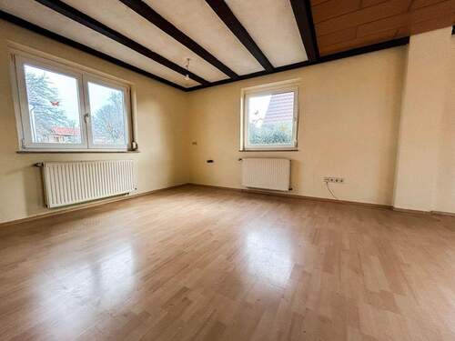 Wohnzimmer - 4 Zimmer Einfamilienhaus in Gerabronn