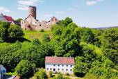 HERZLICH WILLKOMMEN - **WOHNHAUS AM HISTORISCHEN BURGBERG FÜR NATURLIEBHABER**