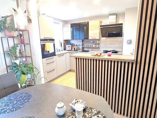 Blick vom Essen zur Küche - 