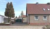 Stellplatz und Einfahrt - 5 Zimmer Doppelhaushälfte in Artern/Unstrut