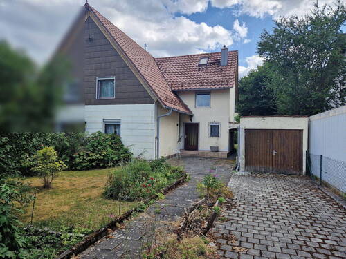 Straßenansicht - Charmante Doppelhaushälfte mit großem Potenzial in ruhiger Lage
