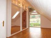 ...großes Giebelfenster mit Blick zum Fleyer Wald - 
