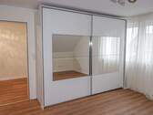 Moderner Kleiderschrank bereits vorhanden - 