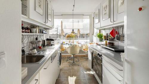 Küche 1 - Zoo: Altersgerechte 2-Zimmer-Wohnung mit Aufzug und umlaufendem Balkon