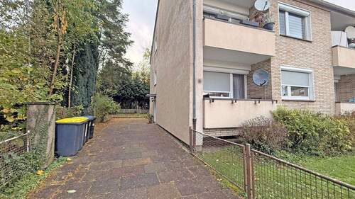 Hofeinfahrt - Mehrfamilienhaus, Wohnhaus in Duisburg
