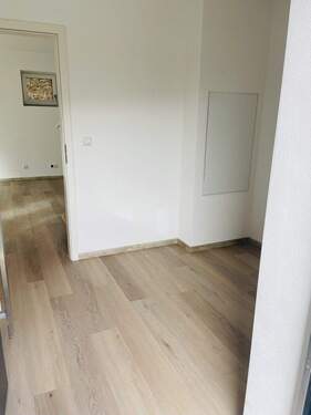 Flur - 3 Zimmer Mehrfamilienhaus, Wohnhaus in Zeilarn / Gumpersdorf