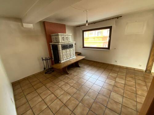 Wohnraum im Obergeschoss mit Kachelofen - 