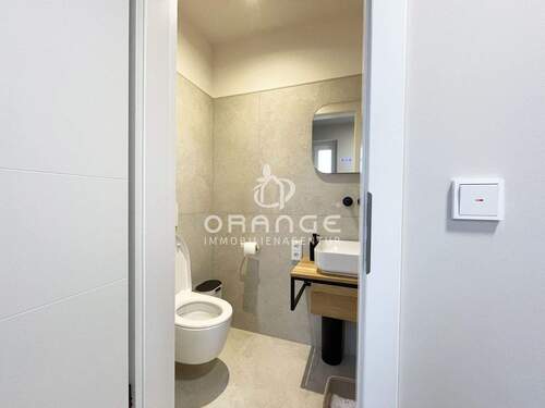 Zu Ihrer Linken die Gästetoilette... - Reihenmittelhaus mit 169,50 m&sup2; in Emskirchen / Mausdorf zum Kaufen